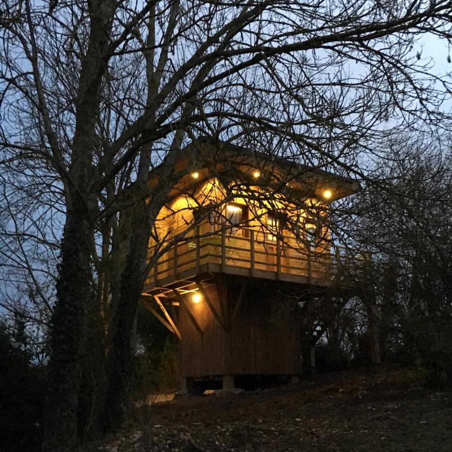 Cabane perchee Vert  Buitenkant foto